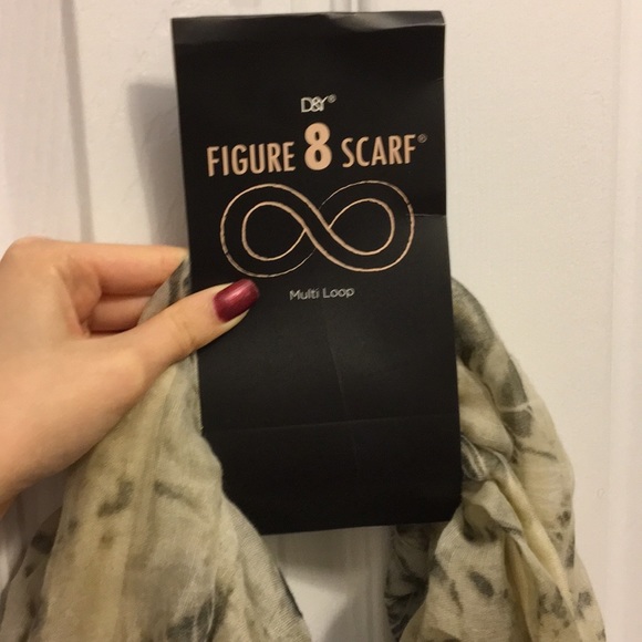 Tiger print scarf - Picture 4 of 5